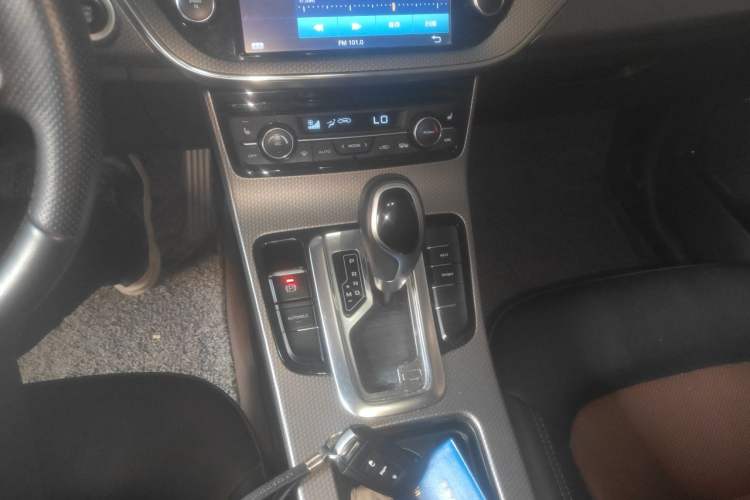 Used Geely Auto Emgrand GS 2016 Elegant Edition 1.3T Automatic ZhenShang Model Gear Lever