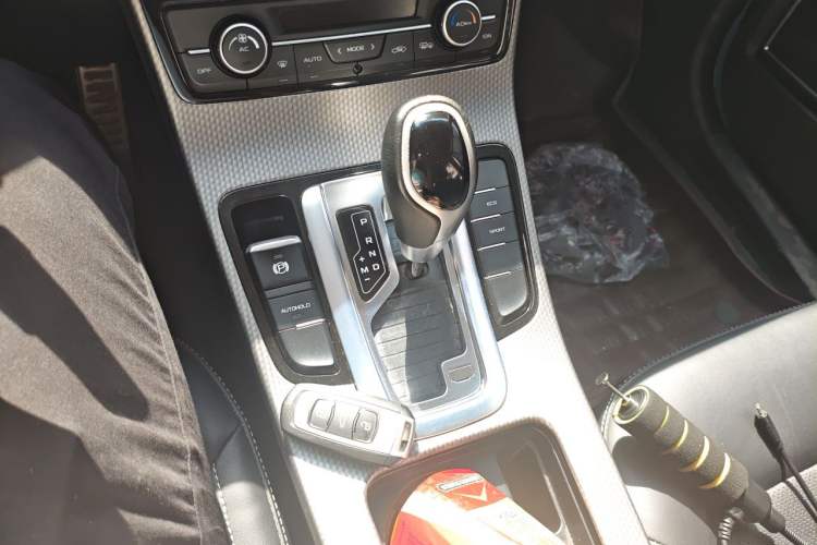 Used Geely Auto Emgrand GS 2016 Elegant Edition 1.8L Automatic LingShang Model Gear Lever