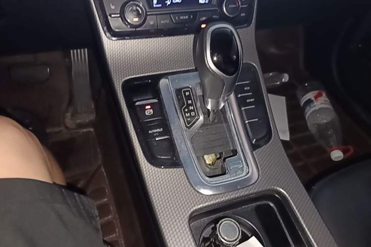 Used Geely Auto Emgrand GS 2016 Elegant Edition 1.3T Automatic ZhenShang Model Gear Lever