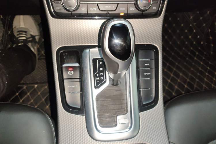 Used Geely Auto Emgrand GS 2016 Elegant Edition 1.3T Automatic LingShang Model Gear Lever