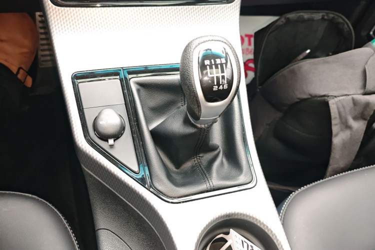 Used Geely Auto Emgrand GS 2016 Sport Edition 1.3T Manual LingShang Model Gear Lever