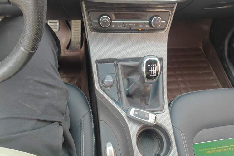 Used Geely Auto Emgrand GS 2016 Sports Edition 1.8L Manual LingShang Model Gear Lever