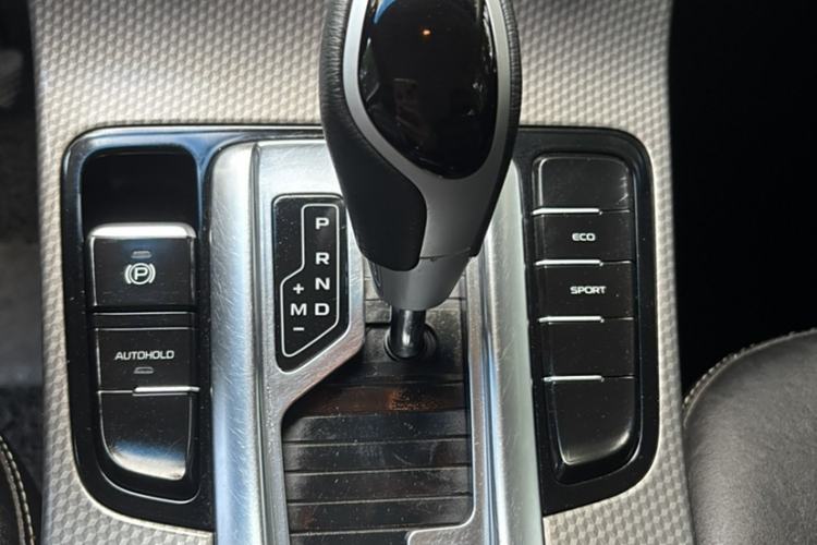 Used Geely Auto Emgrand GS 2016 Elegant Edition 1.3T Automatic LingShang Model Gear Lever