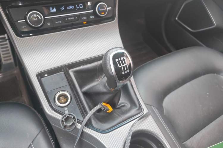 Used Geely Auto Emgrand GS 2016 Sports Edition 1.8L Manual LingShang Model Gear Lever