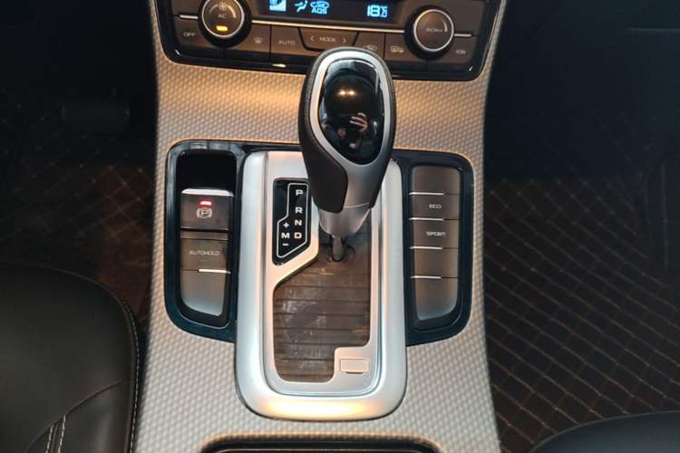 Used Geely Auto Emgrand GS 2016 Elegant Edition 1.8L Automatic LingShang Model Gear Lever