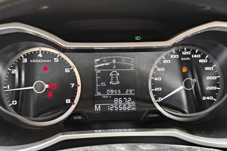 Used Geely Auto Emgrand GS 2016 Sports Edition 1.8L Manual LingShang Model Odometer Close Up