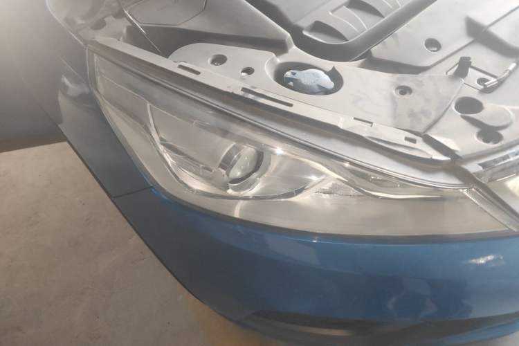Used Geely Auto Emgrand GS 2016 Elegant Edition 1.3T Automatic ZhenShang Model Right Front Headlight