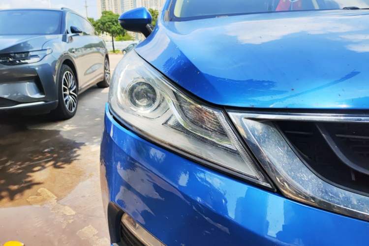 Used Geely Auto Emgrand GS 2016 Elegant Edition 1.3T Automatic ZhenShang Model Right Front Headlight