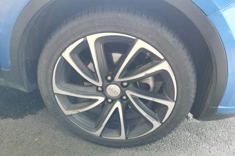 Used Geely Auto Emgrand GS 2016 Elegant Edition 1.3T Automatic ZhenShang Model Right Front Wheel Hub
