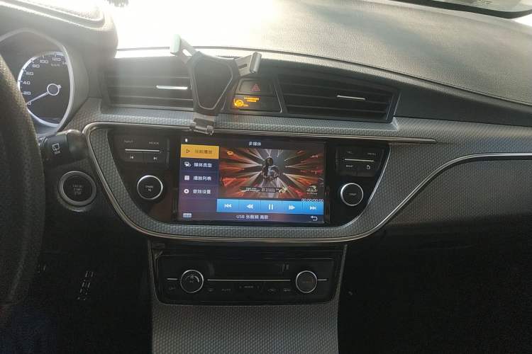 Used Geely Auto Emgrand GS 2016 Elegant Edition 1.8L Manual LingShang Model Audio And AC Panel