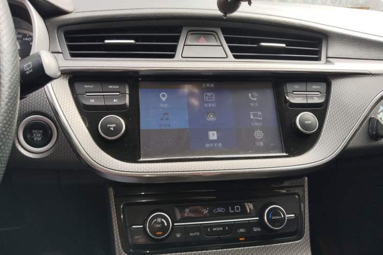 Used Geely Auto Emgrand GS 2016 Elegant Edition 1.8L Manual LingShang Model Audio And AC Panel