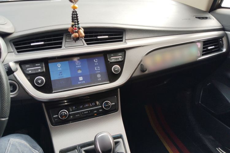 Used Geely Auto Emgrand GS 2016 Elegant Edition 1.8L Manual LingShang Model Center Console