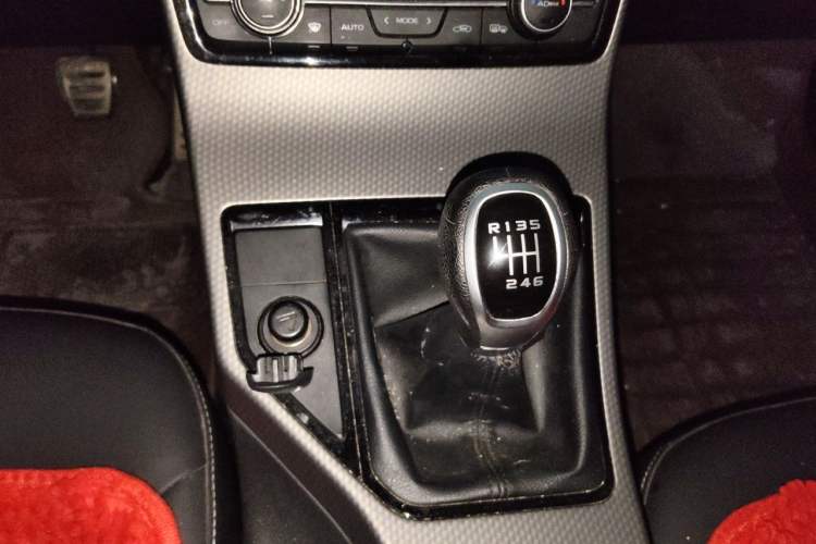 Used Geely Auto Emgrand GS 2016 Sports Edition 1.8L Manual LingShang Model Gear Lever