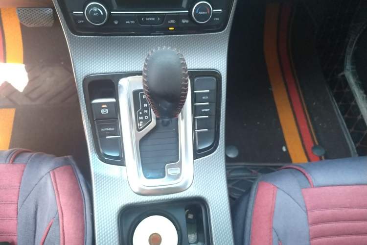 Used Geely Auto Emgrand GS 2016 Elegant Edition 1.3T Automatic LingShang Model Gear Lever