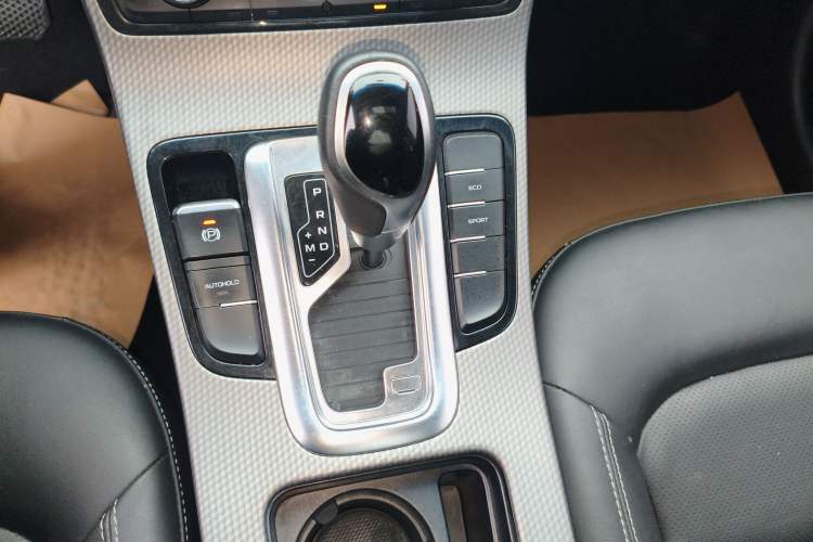 Used Geely Auto Emgrand GS 2016 Elegant Edition 1.3T Automatic LingShang Model Gear Lever