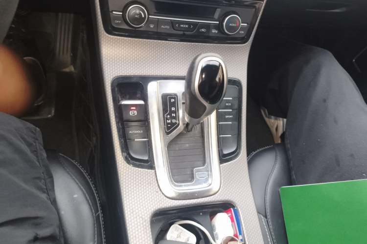 Used Geely Auto Emgrand GS 2016 Elegant Edition 1.3T Automatic LingShang Model Gear Lever