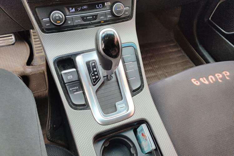 Used Geely Auto Emgrand GS 2016 Sport Edition 1.3T Automatic LingShang Model Gear Lever