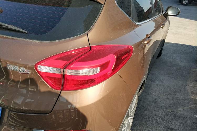 Used Geely Auto Emgrand GS 2016 Elegant Edition 1.3T Automatic ZhenShang Model Right Rear Taillight