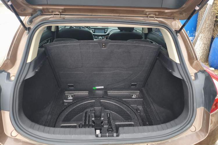 Used Geely Auto Emgrand GS 2016 Elegant Edition 1.3T Automatic LingShang Model Trunk