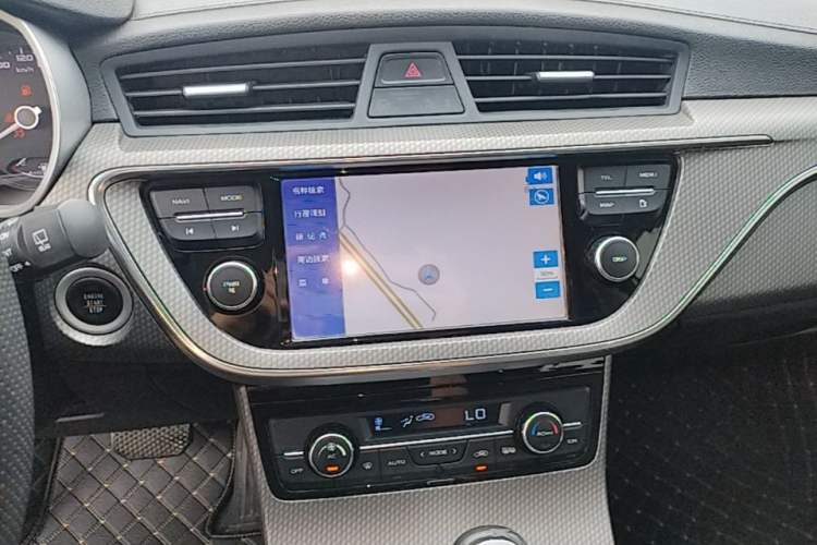 Used Geely Auto Emgrand GS 2016 Elegant Edition 1.3T Automatic LingShang Model Audio And AC Panel