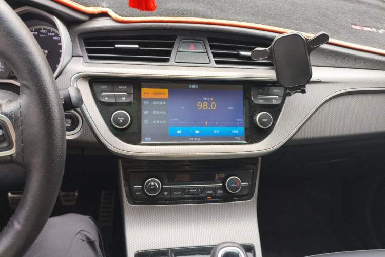 Used Geely Auto Emgrand GS 2016 Sports Edition 1.8L Manual LingShang Model Audio And AC Panel