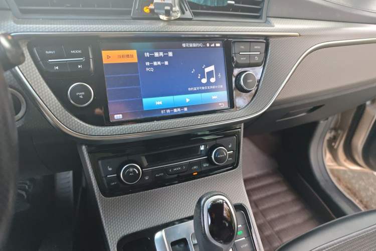 Used Geely Auto Emgrand GS 2016 Elegant Edition 1.3T Automatic ZhenShang Model Audio And AC Panel