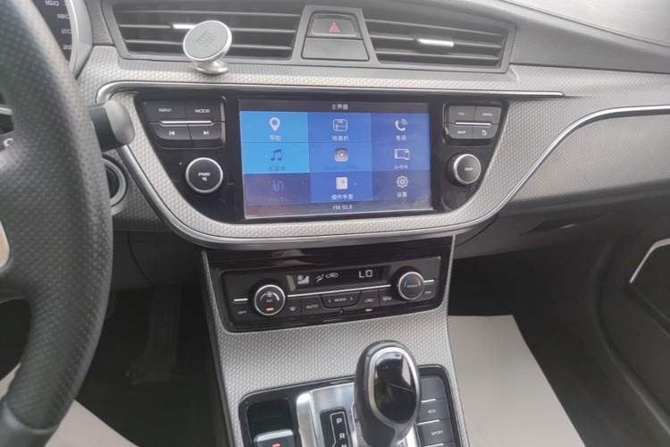 Used Geely Auto Emgrand GS 2016 Elegant Edition 1.3T Automatic LingShang Model Audio And AC Panel