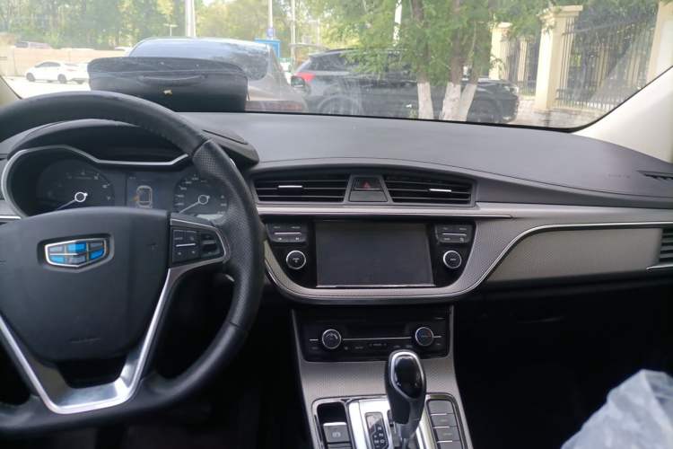 Used Geely Auto Emgrand GS 2016 Elegant Edition 1.3T Automatic LingShang Model Center Console