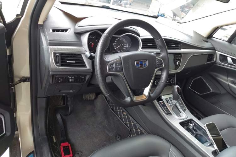 Used Geely Auto Emgrand GS 2016 Elegant Edition 1.8L Automatic LingShang Model Center Console