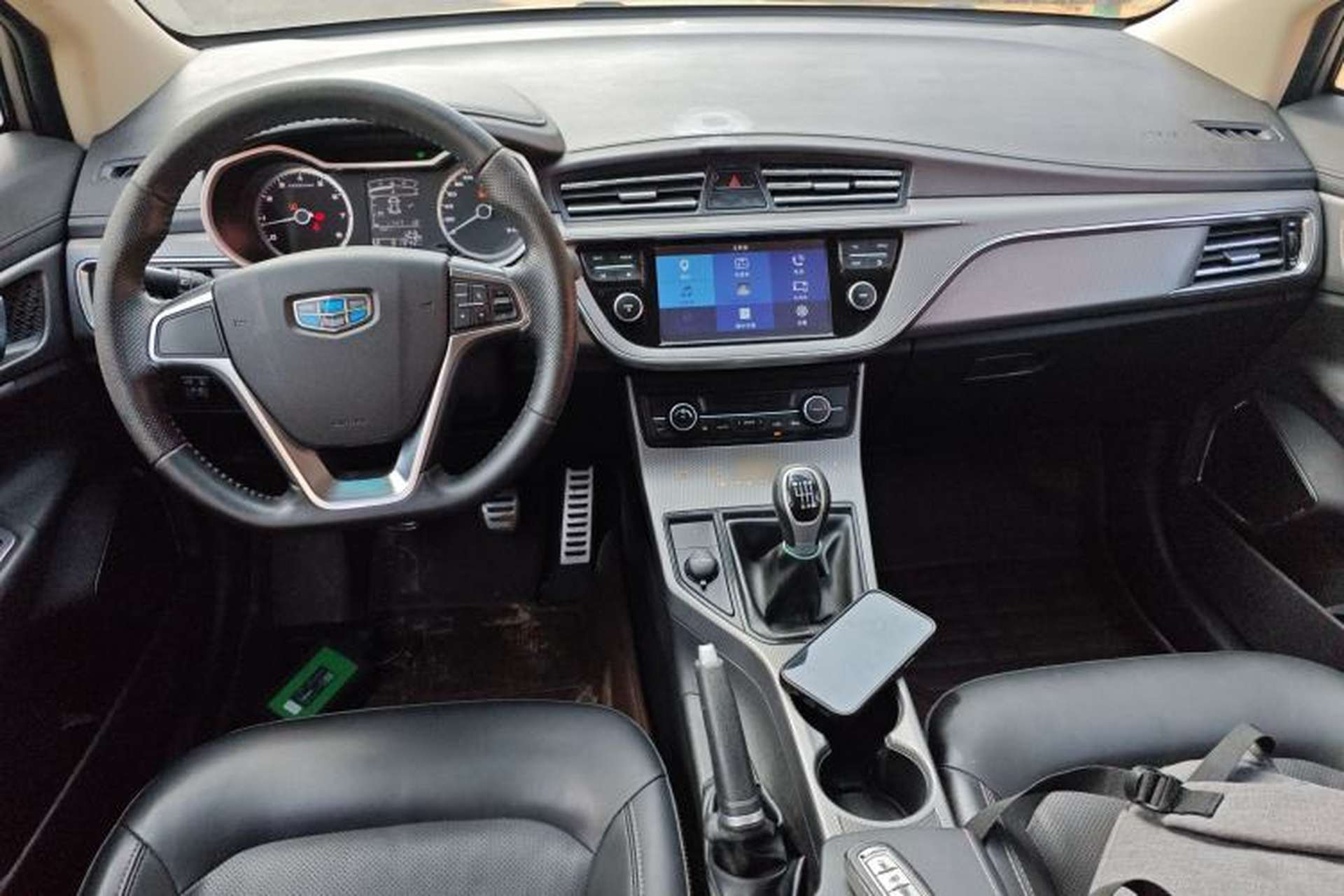 Used Geely Auto Emgrand GS 2016 Sport Edition 1.3T Manual LingShang Model Center Console