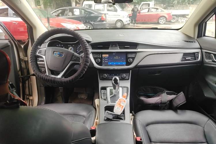 Used Geely Auto Emgrand GS 2016 Elegant Edition 1.3T Automatic LingShang Model Center Console