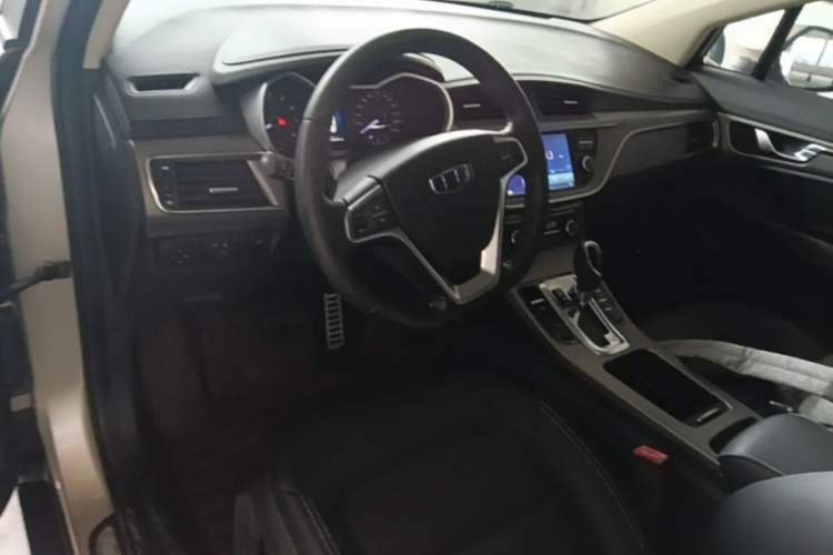 Used Geely Auto Emgrand GS 2016 Sport Edition 1.3T Automatic LingShang Model Center Console