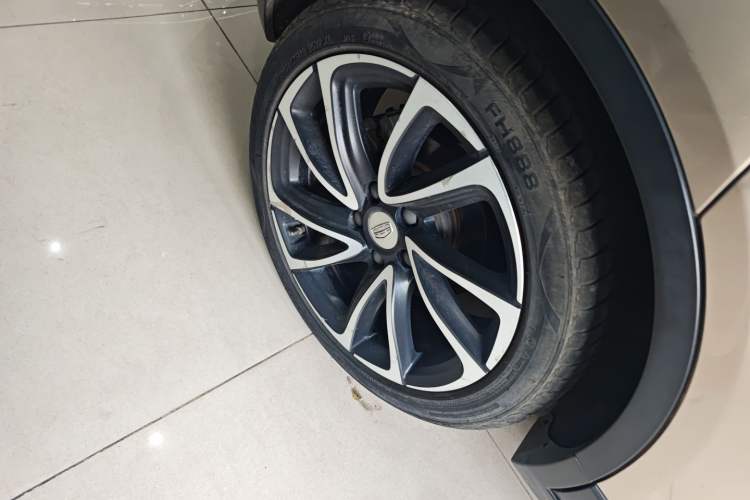 Used Geely Auto Emgrand GS 2016 Elegant Edition 1.3T Automatic ZhenShang Model Exterior 5