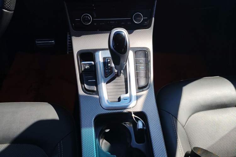 Used Geely Auto Emgrand GS 2016 Sport Edition 1.3T Automatic LingShang Model Gear Lever