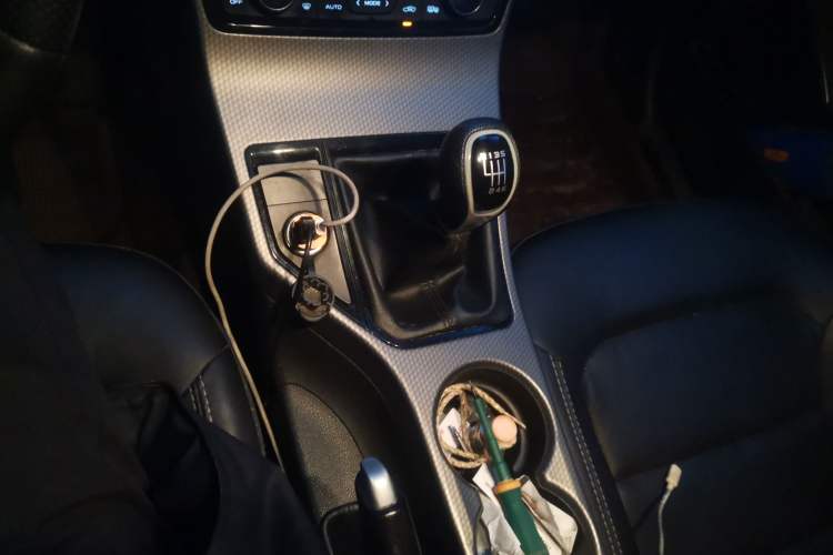 Used Geely Auto Emgrand GS 2016 Elegant Edition 1.3T Manual LingShang Model Gear Lever