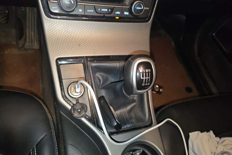 Used Geely Auto Emgrand GS 2016 Elegant Edition 1.3T Manual LingShang Model Gear Lever