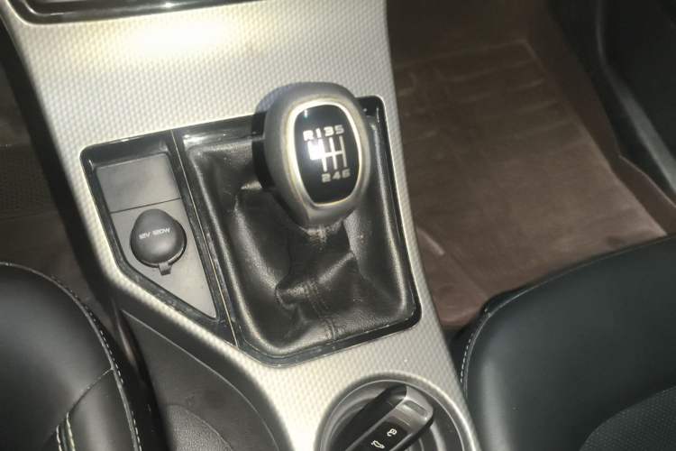 Used Geely Auto Emgrand GS 2016 Elegant Edition 1.3T Manual LingShang Model Gear Lever