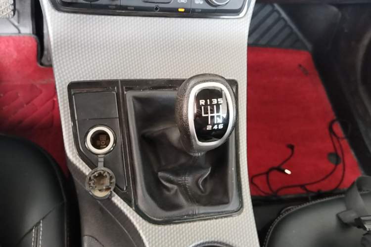 Used Geely Auto Emgrand GS 2016 Elegant Edition 1.8L Manual LingShang Model Gear Lever