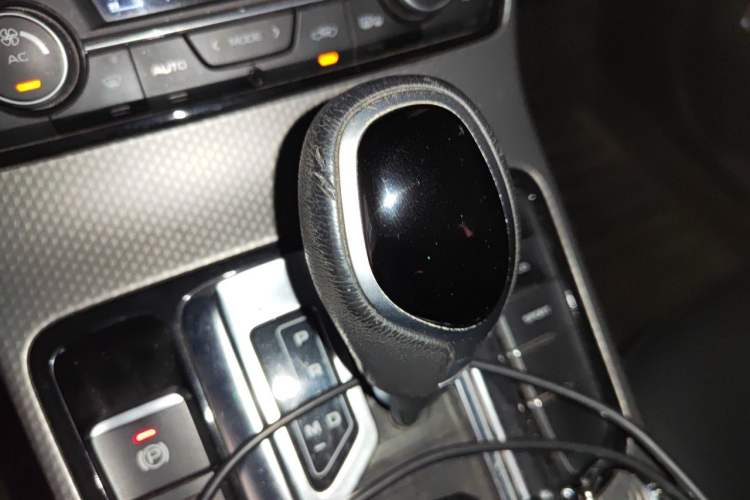 Used Geely Auto Emgrand GS 2016 Elegant Edition 1.8L Automatic LingShang Model Gear Lever