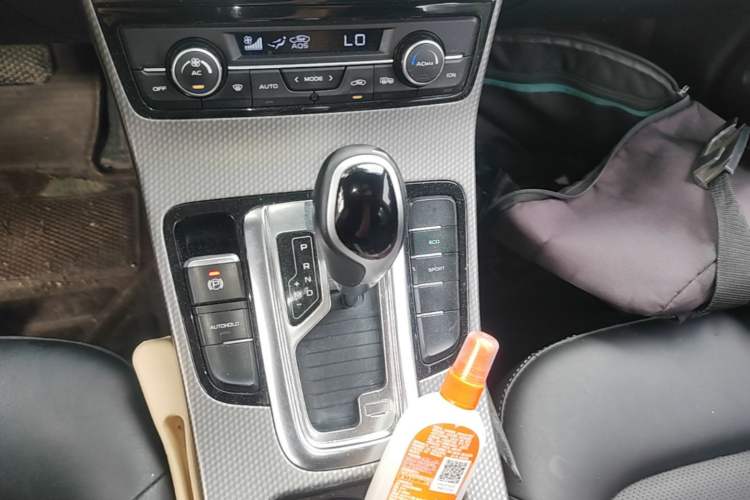 Used Geely Auto Emgrand GS 2016 Elegant Edition 1.3T Automatic LingShang Model Gear Lever