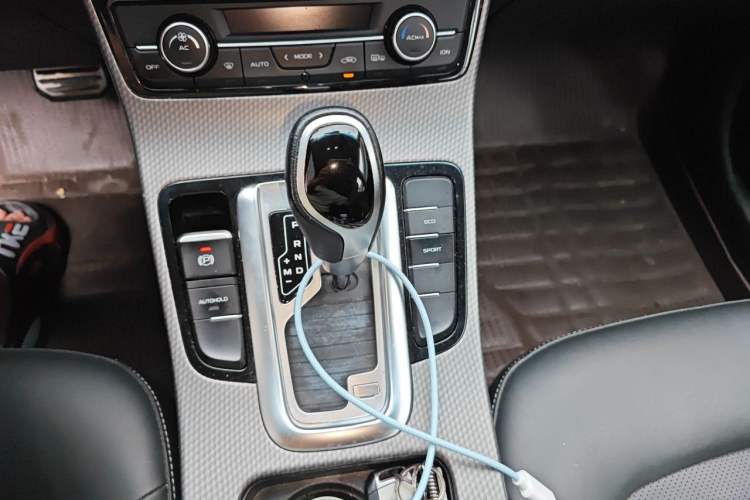Used Geely Auto Emgrand GS 2016 Elegant Edition 1.3T Automatic LingShang Model Gear Lever