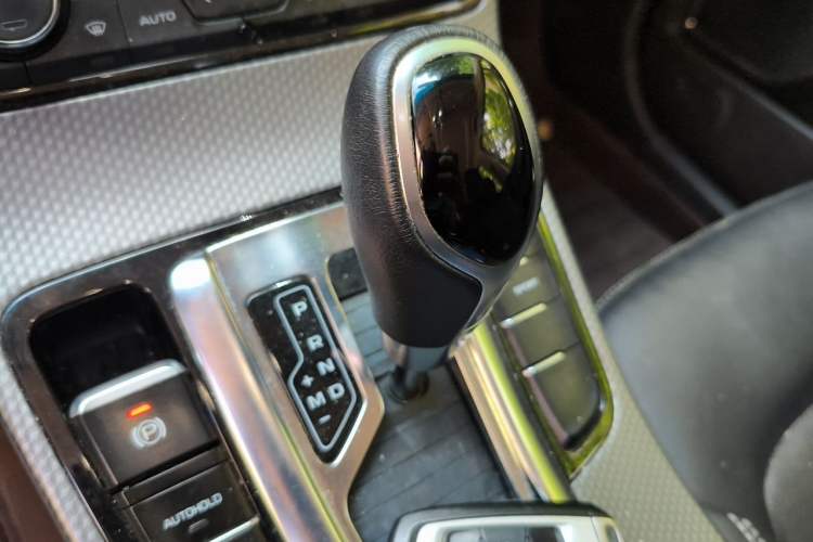 Used Geely Auto Emgrand GS 2016 Elegant Edition 1.8L Automatic LingShang Model Gear Lever