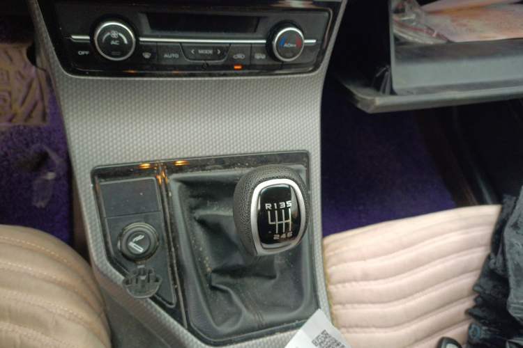 Used Geely Auto Emgrand GS 2016 Elegant Edition 1.8L Manual LingShang Model Gear Lever