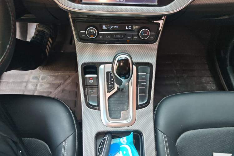 Used Geely Auto Emgrand GS 2016 Sport Edition 1.3T Automatic LingShang Model Gear Lever