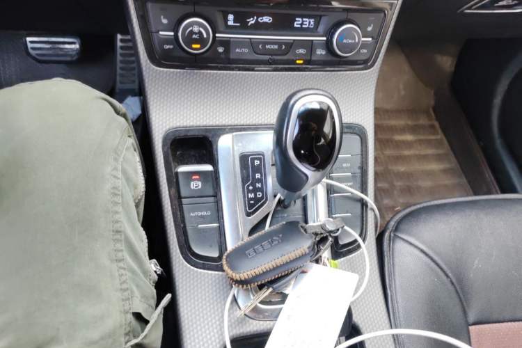 Used Geely Auto Emgrand GS 2016 Sport Edition 1.3T Automatic ZhenShang Model Gear Lever