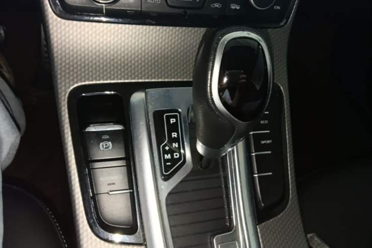 Used Geely Auto Emgrand GS 2016 Sport Edition 1.3T Automatic LingShang Model Gear Lever