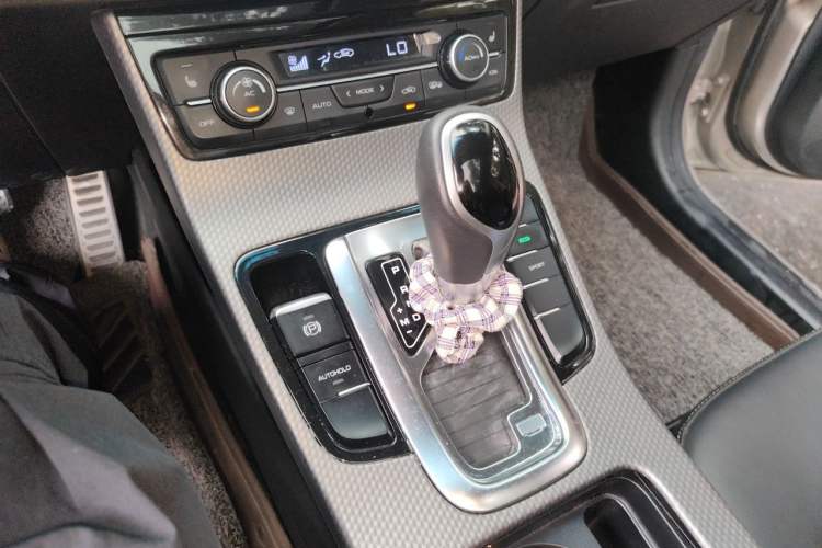 Used Geely Auto Emgrand GS 2016 Sport Edition 1.3T Automatic ZhenShang Model Gear Lever