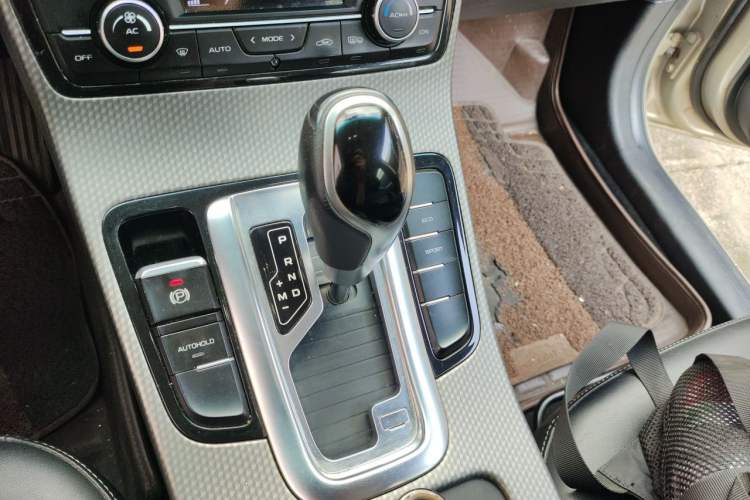 Used Geely Auto Emgrand GS 2016 Elegant Edition 1.3T Automatic LingShang Model Gear Lever