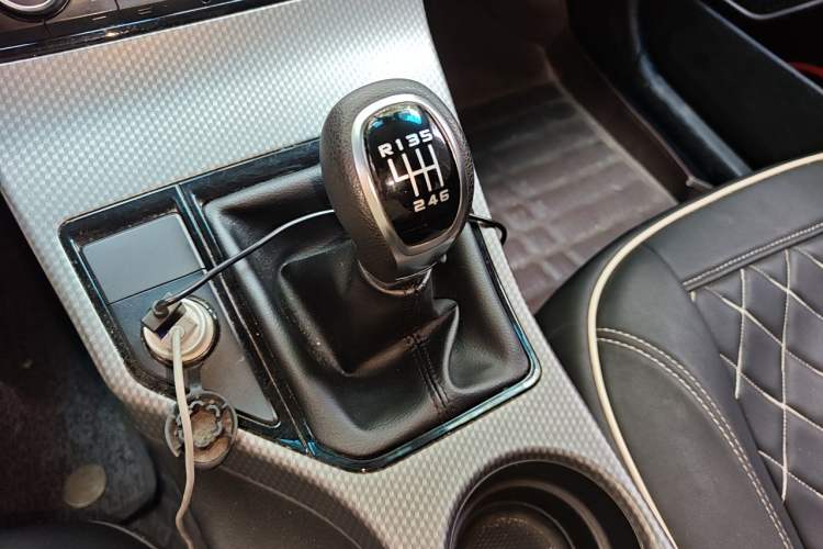 Used Geely Auto Emgrand GS 2016 Elegant Edition 1.3T Manual LingShang Model Gear Lever