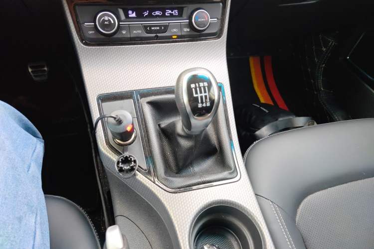 Used Geely Auto Emgrand GS 2016 Sport Edition 1.3T Manual LingShang Model Gear Lever